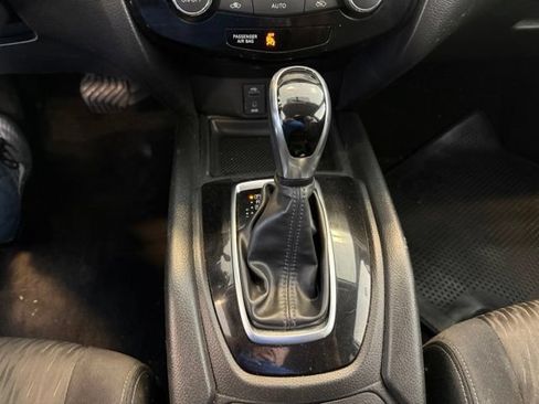 Used 2017 Nissan Rogue SV FWD image 16