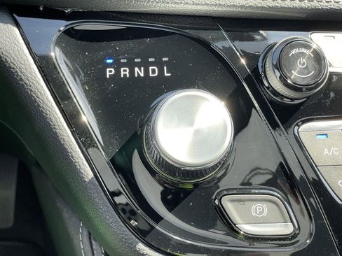 New 2026 Chrysler Pacifica Limited FWD image 24