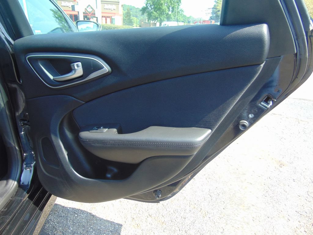 Used 2016 Chrysler 200 LX FWD image 21