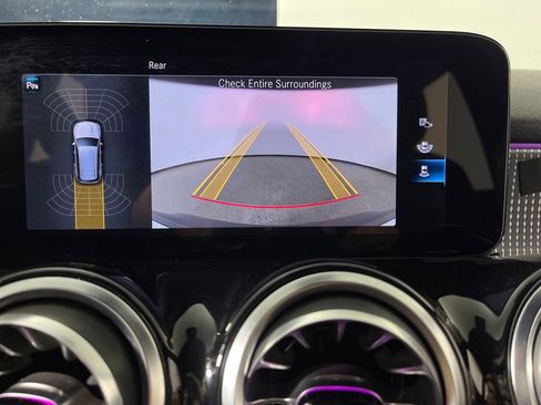 Used 2023 Mercedes-Benz EQB 300 4MATIC image 21