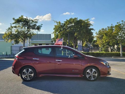 Used 2018 Nissan Leaf SV w/ SV Technology Package image 5