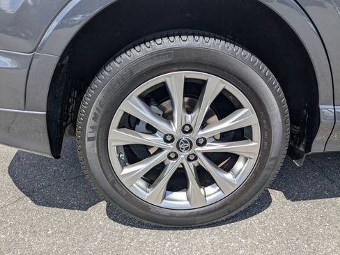 Used 2017 Toyota RAV4 Platinum FWD image 12