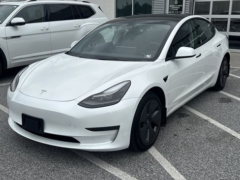 Used 2023 Tesla Model 3 Standard Range RWD image 3