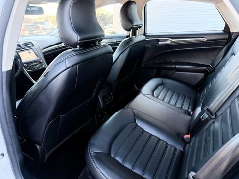 Used 2017 Ford Fusion SE w/ Equipment Group 602A image 16