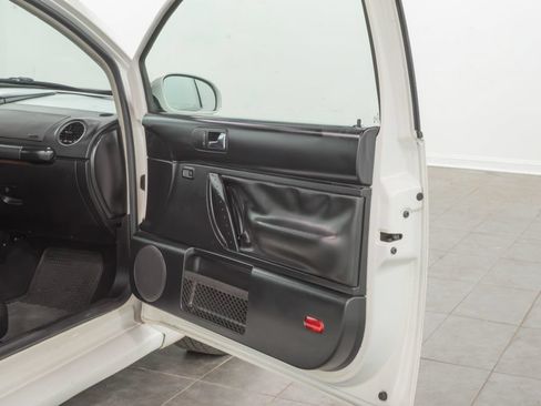 Used 2010 Volkswagen Beetle Coupe FWD image 14