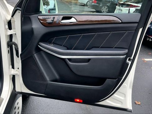 Used 2014 Mercedes-Benz GL 450 4MATIC image 25