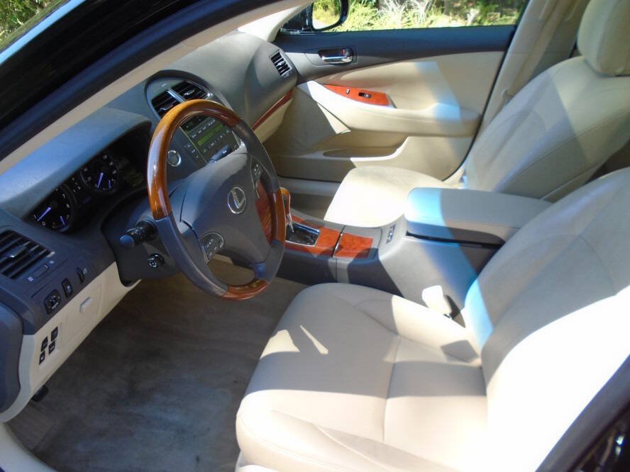 Used 2010 Lexus ES 350 w/ Preferred Accessory Package FWD image 10