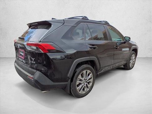 Used 2023 Toyota RAV4 XLE Premium image 4