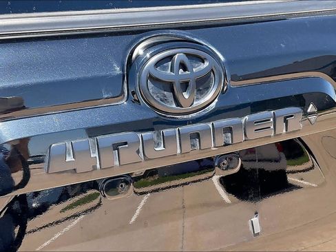 Used 2022 Toyota 4Runner Trail Special Edition AWD/4WD image 11