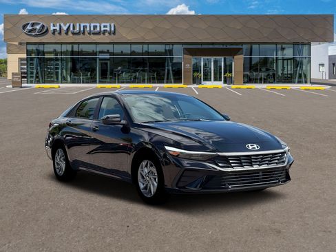 Certified 2026 Hyundai Elantra Hybrid FWD image 11