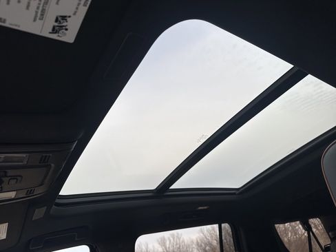 Used 2025 GMC Yukon XL AT4 w/ AT4 Premium Plus Package image 31