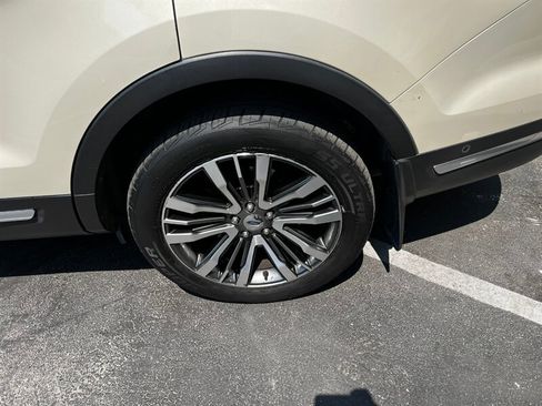 Used 2018 Ford Explorer Platinum AWD/4WD image 13