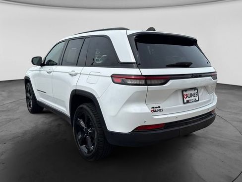 Used 2023 Jeep Grand Cherokee Altitude AWD/4WD image 8