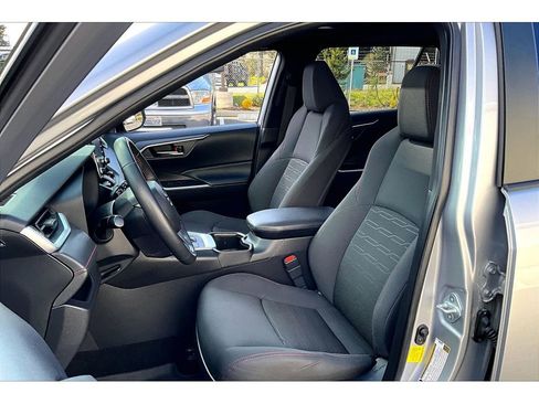 Used 2022 Toyota RAV4 SE w/ Weather & Moonroof Package AWD/4WD image 25