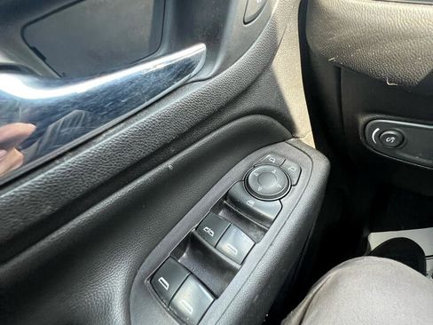 Used 2020 Chevrolet Equinox LT w/ Driver Convenience Package image 21