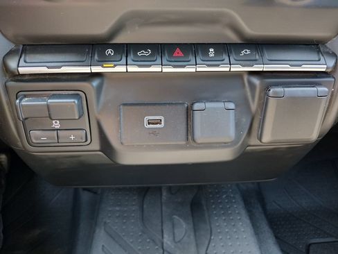Used 2020 Chevrolet Silverado 1500 Custom w/ Custom Value Package AWD/4WD image 24