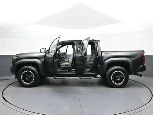 Certified 2025 Toyota Tacoma TRD Off-Road image 43