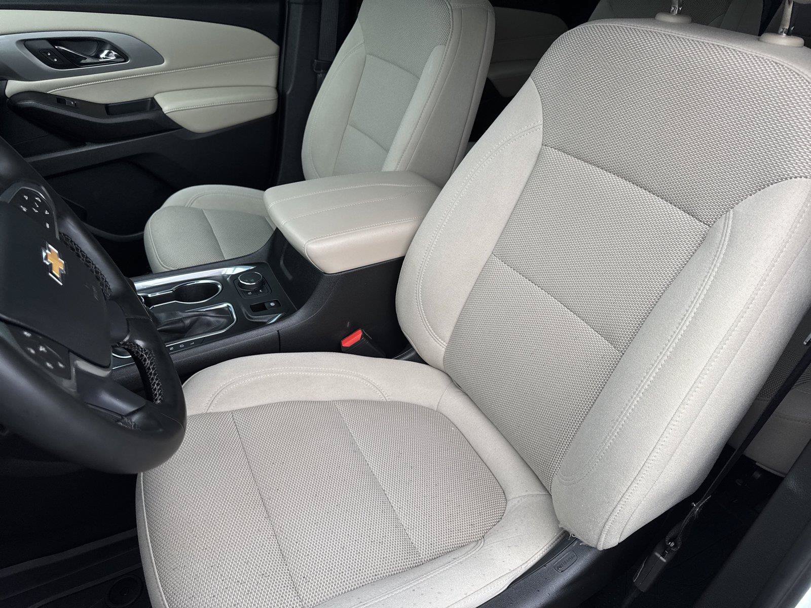 Used 2023 Chevrolet Traverse LT FWD image 11