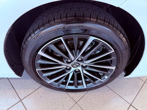 Certified 2025 Lexus ES 350 w/ Premium Package image 15