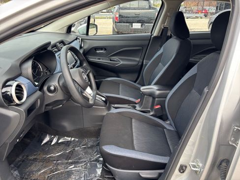 Used 2025 Nissan Versa SV FWD image 24