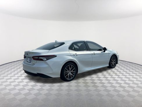 Used 2021 Toyota Camry XLE w/ Navigation Upgrade Package FWD image 5
