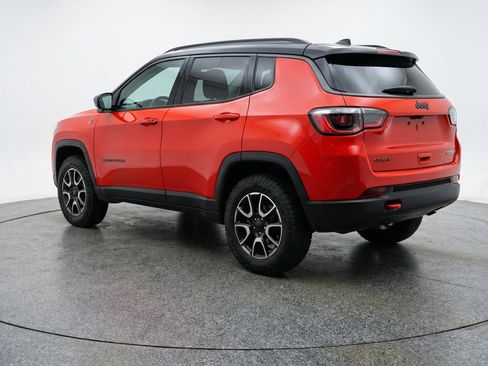 Used 2025 Jeep Compass Trailhawk AWD/4WD image 6