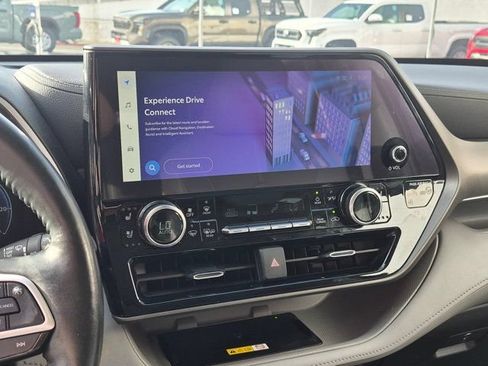 Used 2023 Toyota Highlander Limited FWD image 20