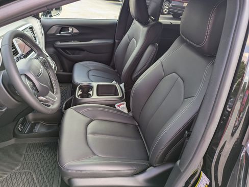 New 2026 Chrysler Pacifica Select image 19