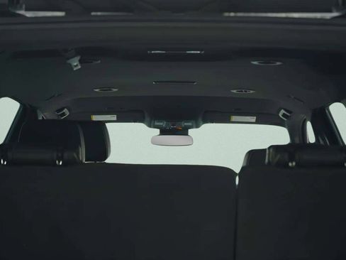 Used 2024 Chevrolet Suburban Premier image 29