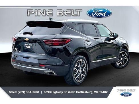 Used 2025 Chevrolet Blazer Premier w/ Enhanced Convenience Package AWD/4WD image 11