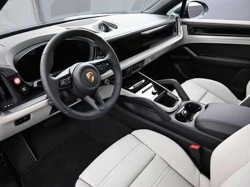 New 2026 Porsche Cayenne Coupe AWD/4WD image 4