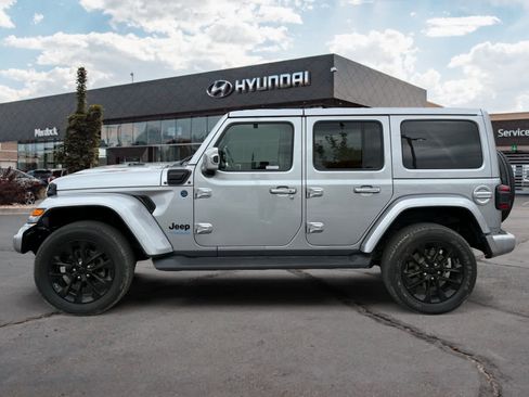 Used 2021 Jeep Wrangler Unlimited Sahara image 2