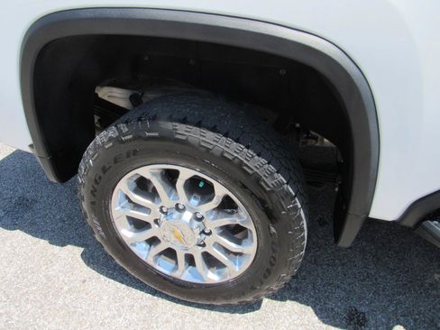 Used 2025 Chevrolet Silverado 2500 LTZ w/ LTZ Premium Package AWD/4WD image 4
