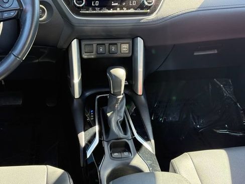 Certified 2022 Toyota Corolla Cross XLE w/ Convenience Package AWD/4WD image 17