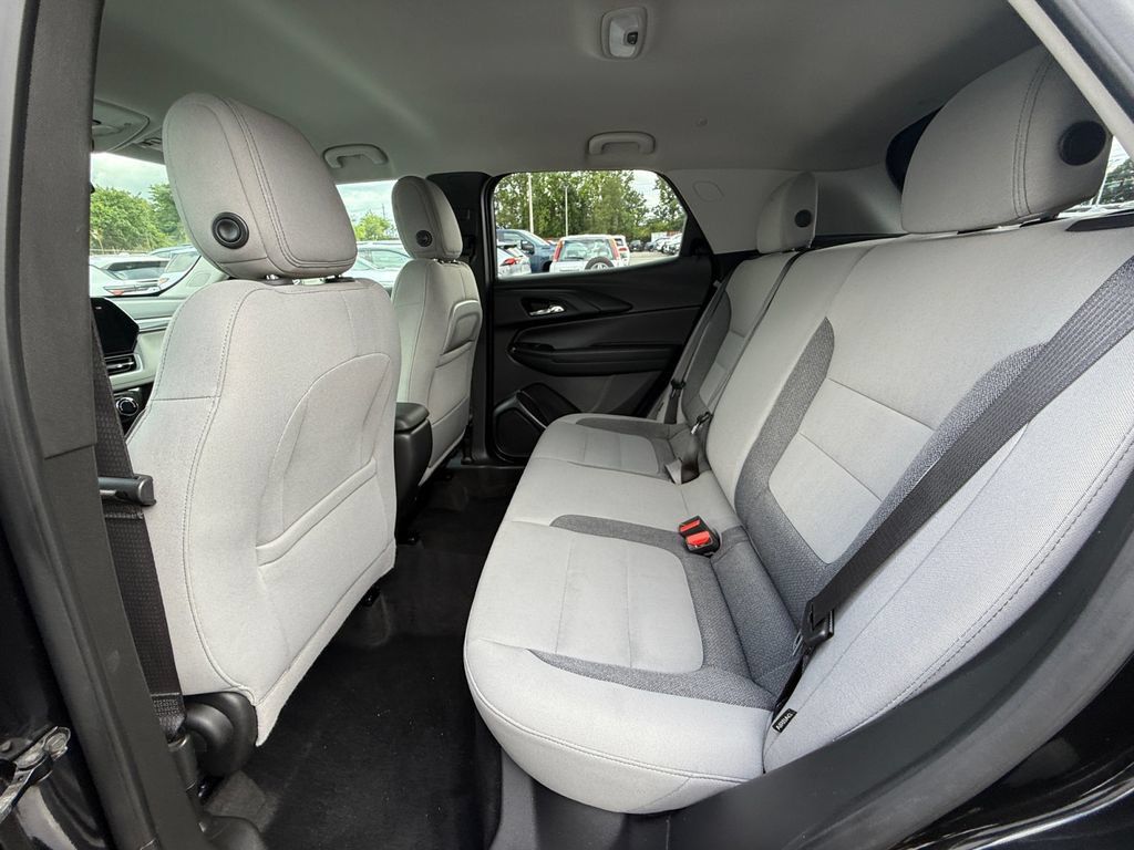Used 2025 Chevrolet TrailBlazer LT AWD/4WD image 23