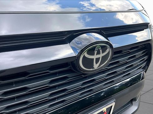 Used 2025 Toyota RAV4 LE AWD/4WD image 28