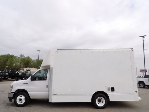 Used 2022 Ford E-450 and Econoline 450 Super Duty image 51