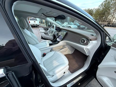 Used 2023 Mercedes-Benz EQE 500 500 4MATIC w/ Exclusive Trim Package image 14