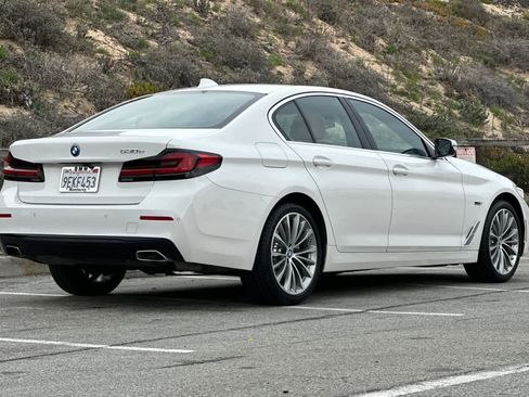 Used 2023 BMW 530e w/ Convenience Package image 2