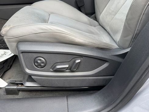 Used 2022 Audi SQ5 Premium w/ Convenience Package image 12