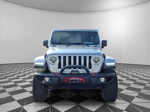 Used 2018 Jeep Wrangler Unlimited Sahara image 2