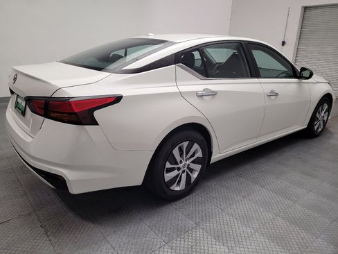Used 2025 Nissan Altima 2.5 S FWD image 9