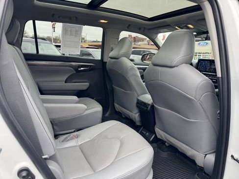 Used 2022 Toyota Highlander Platinum image 36
