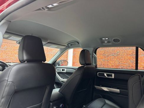 Used 2022 Ford Explorer XLT w/ Equipment Group 202A image 25