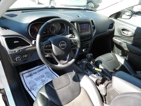 Used 2019 Jeep Cherokee Latitude Plus w/ Cold Weather Group image 11