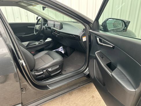 Used 2024 Kia EV6 Light RWD image 16