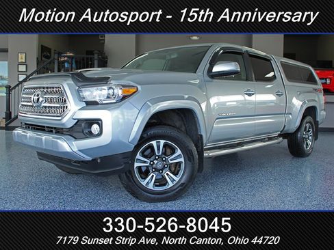 Used 2017 Toyota Tacoma SR5 AWD/4WD image 1