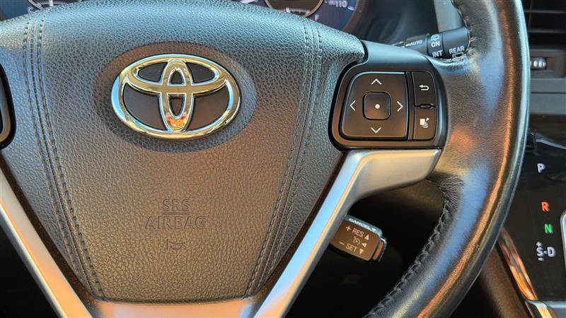 Used 2017 Toyota Sienna Limited Premium FWD image 32