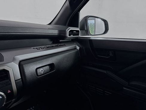 Used 2025 Toyota Tacoma SR5 AWD/4WD image 35