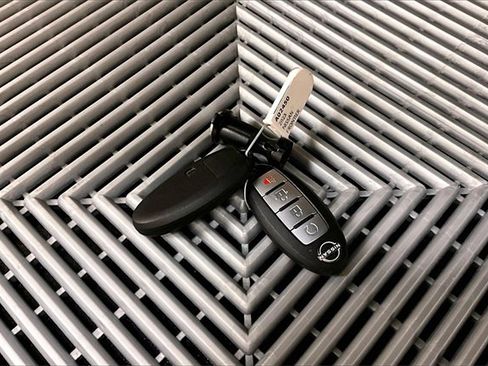 Used 2023 Nissan Frontier PRO-4X w/ Pro Convenience Package image 9